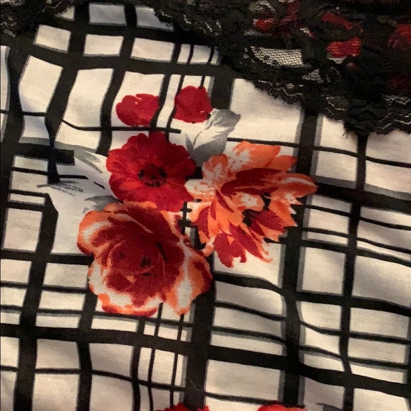 Cami, never worn: tag still is still on shirt. - Picture 2 of 5